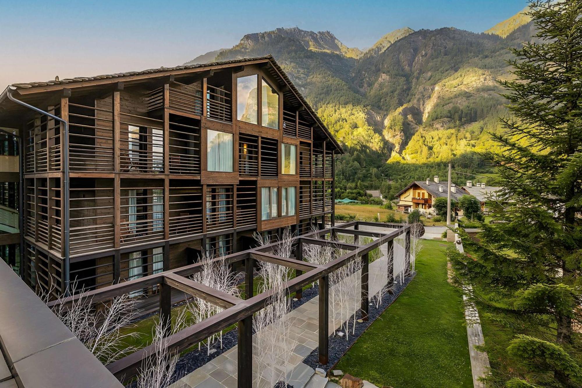Nh Collection Alagna Mirtillo Rosso Exterior photo